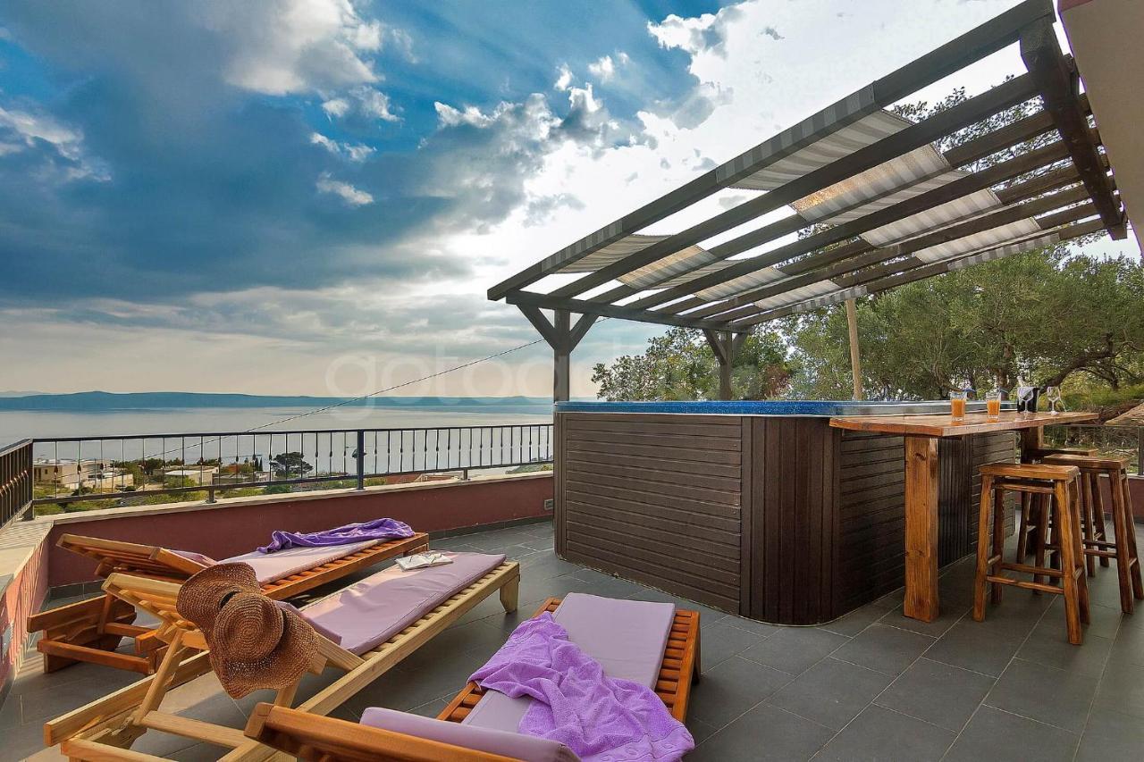 Holiday Home Darius With Hot Tub Макарска Экстерьер фото