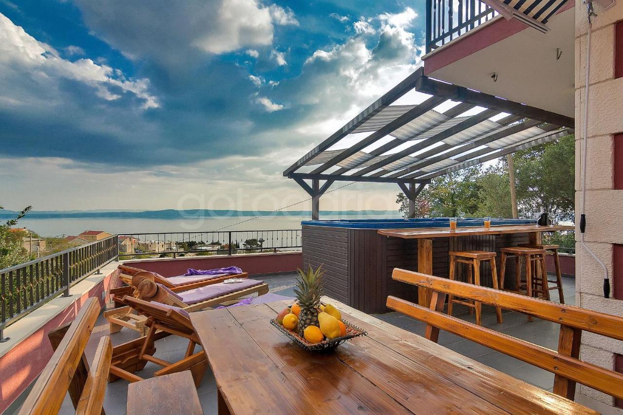 Holiday Home Darius With Hot Tub Макарска Экстерьер фото