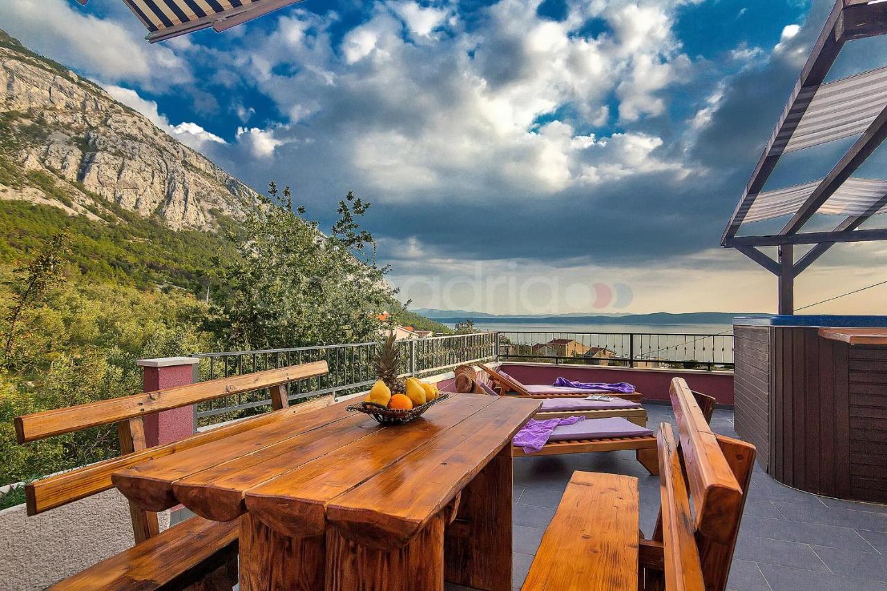 Holiday Home Darius With Hot Tub Макарска Экстерьер фото