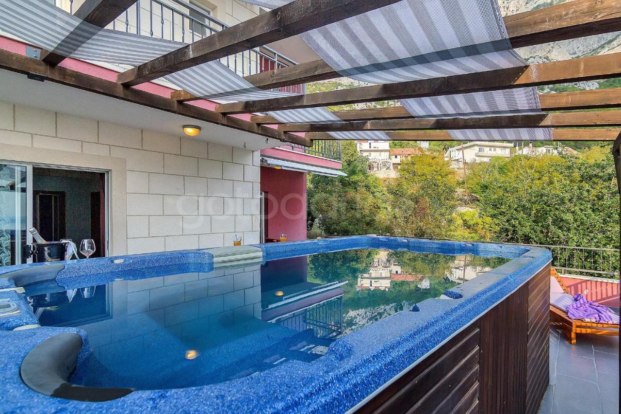 Holiday Home Darius With Hot Tub Макарска Экстерьер фото