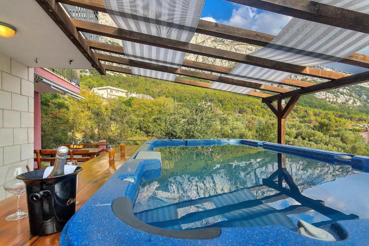 Holiday Home Darius With Hot Tub Макарска Экстерьер фото